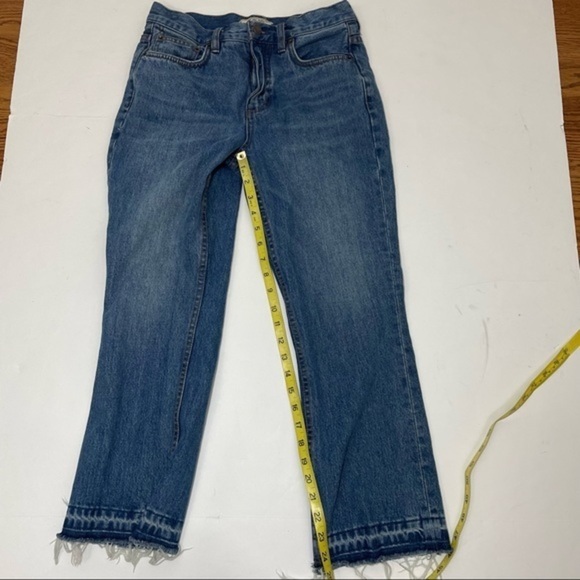 Free People High Rise Release Hem Cropped Jean size 26 blue denim - Picture 12 of 12